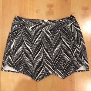 Design Lab black and white Palm skort